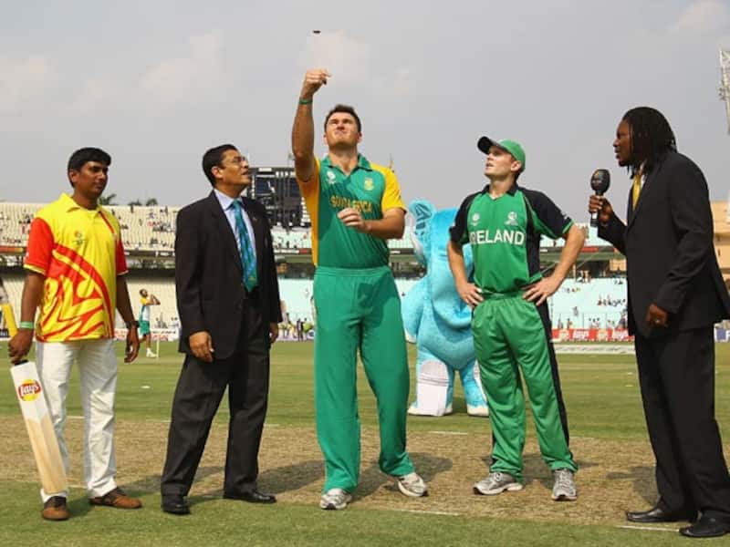 Johnston returns as Ireland opt to bowl against South Africa