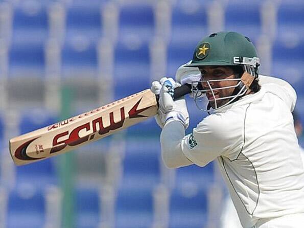 Umar, Younis help Pakistan extend lead on third day against Sri Lanka  