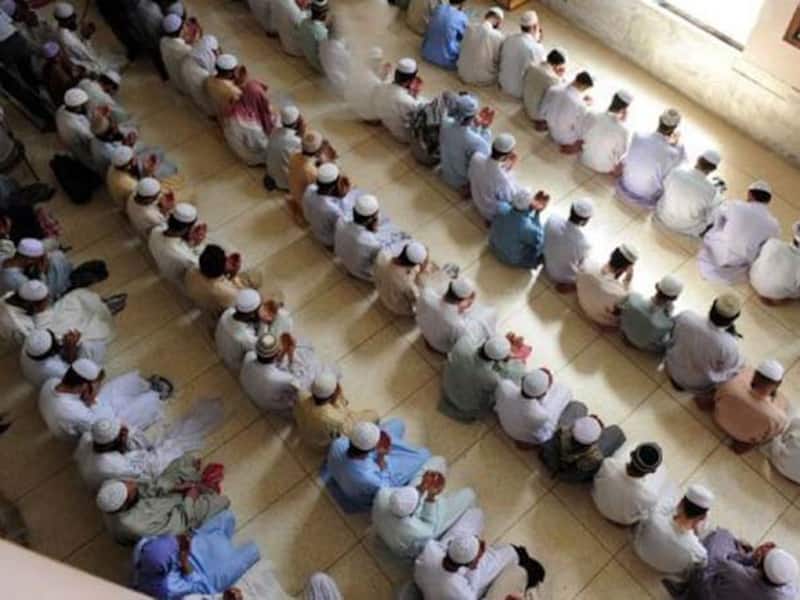 Pakistan fans pray for win over India