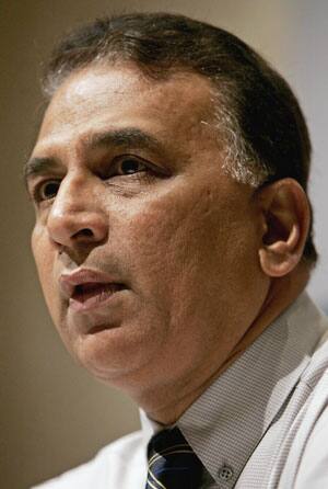 Dhoni needs to focus on both batting and keeping: Gavaskar Dhoni needs to focus on both batting and keeping: Gavaskar