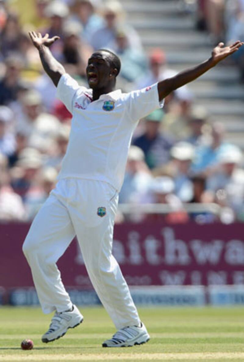 Sunil Narine, Kemar Roach strike late, put New Zealand under pressure