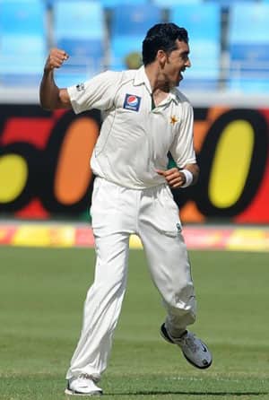 Sri Lanka struggle at lunch as Gul srikes thrice Sri Lanka struggle at lunch as Gul srikes thrice