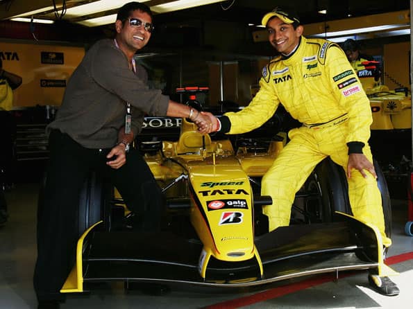 Karthikeyan relishes meeting Tendulkar at Indian Grand Prix   