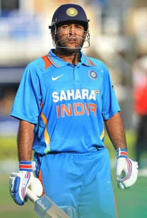 Dhonis swashbuckling century powers India to 360 for 5 Dhonis swashbuckling century powers India to 360 for 5