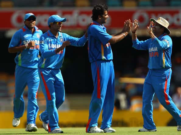 Live Cricket Score India vs Australia, 7th CB Series ODI at Gabba: Australia reach 102/ 2 halfway Live Cricket Score India vs Australia, 7th CB Series ODI at Gabba: Australia reach 102/ 2 halfway