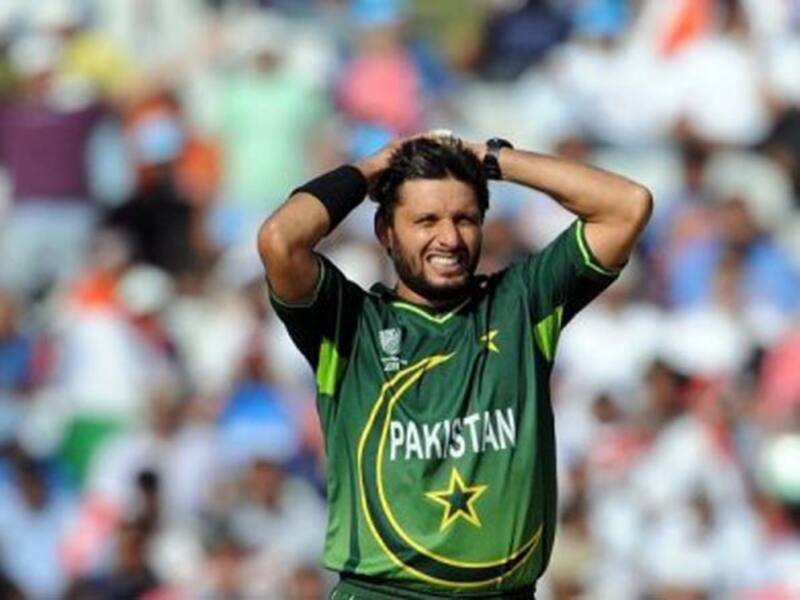Former players lambast PCB for sacking Afridi