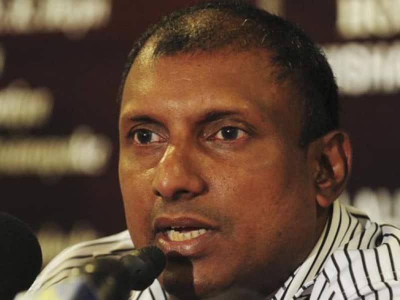 Aravinda lashes out at Lankan middle-order
