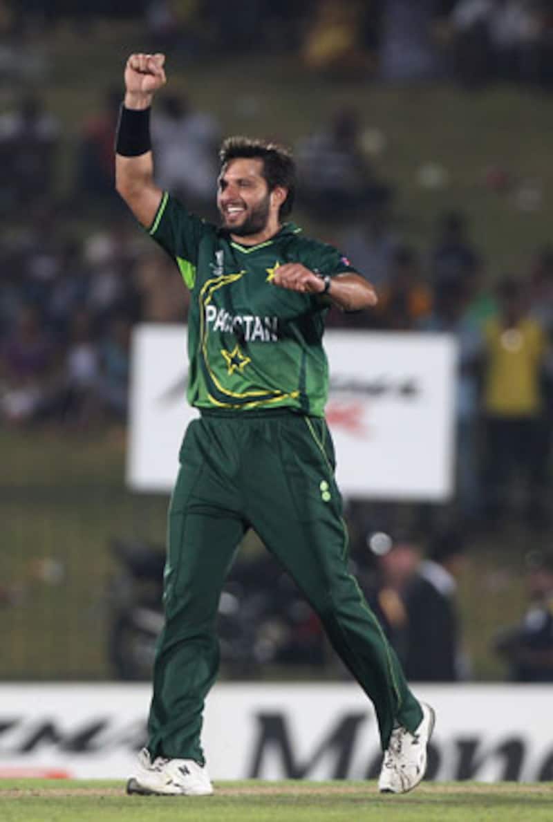 Afridis five-for hastens Kenyan end 