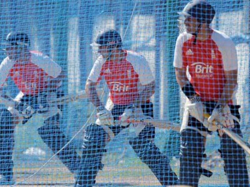 Strauss hopes to catch South Africa napping