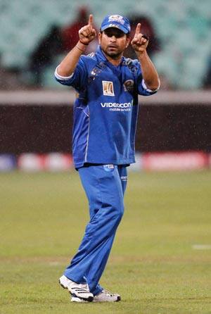 Mumbai win toss, and elect to bowl against Kolkata Mumbai win toss, and elect to bowl against Kolkata