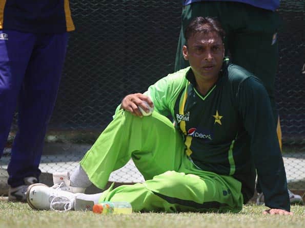 Akhtar lavishes praise on Dhoni and Ganguly in his biography Akhtar lavishes praise on Dhoni and Ganguly in his biography