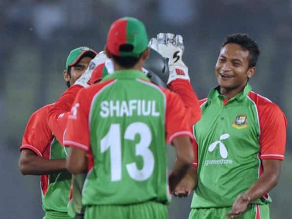 Pakistan limp to 135 for seven against Bangladesh Pakistan limp to 135 for seven against Bangladesh