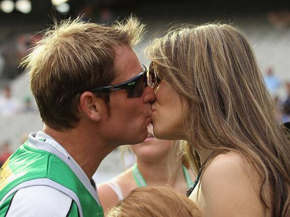 Liz Hurley tosses coin for Shane Warne's Melbourne Stars