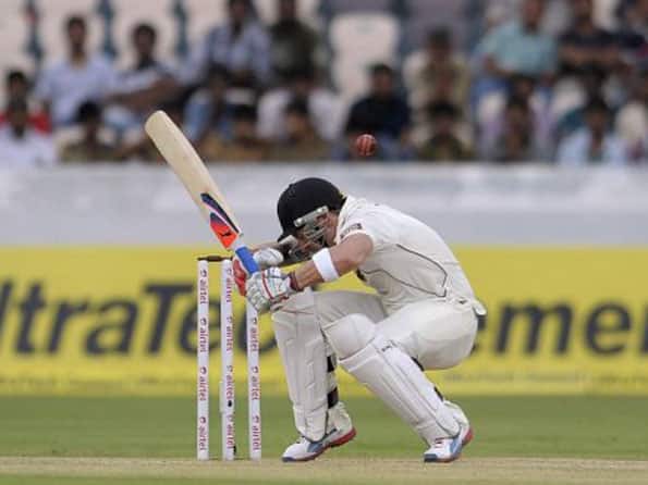 India-New Zealand fourth day's play gets off after long delay India-New Zealand fourth day's play gets off after long delay