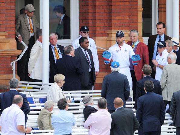 ICC reprimands Prior for smashing window ICC reprimands Prior for smashing window