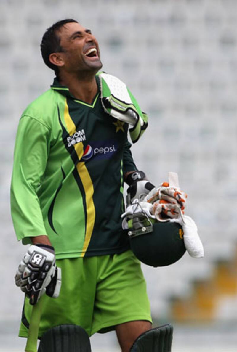 Younus Khan vows to keep playing international cricket