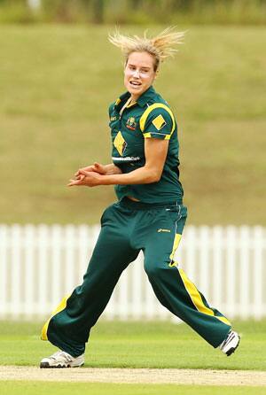 Australian pacer Ellyse Perry asked to choose between cricket or football Australian pacer Ellyse Perry asked to choose between cricket or football