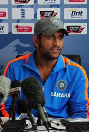 Mumbai will stand up again: Dhoni Mumbai will stand up again: Dhoni