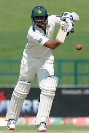 Younis Khan, Azhar Ali lead Pakistan fightback