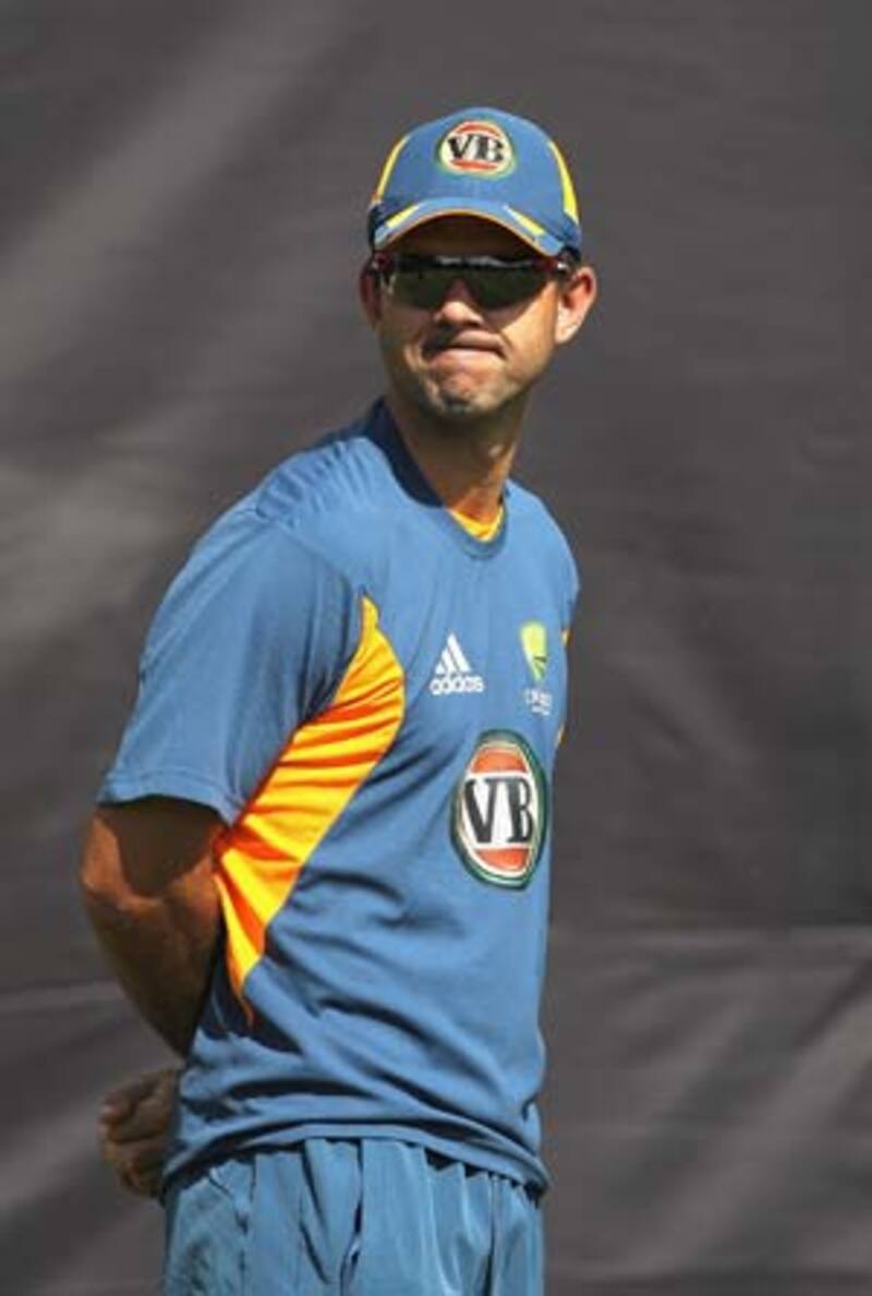 Ponting still best man for job, says Hussey