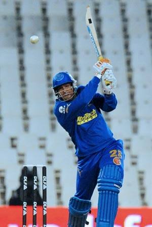 Concerted batting, poor bowling takes Kolkata to 171