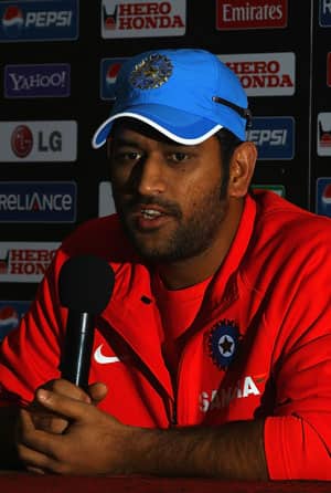 Injuries to fast bowlers worries Dhoni Injuries to fast bowlers worries Dhoni