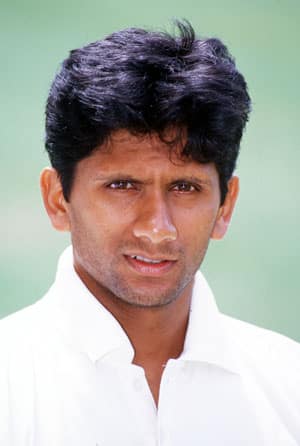 IPL 2012: Venkatesh Prasad & wife breach security at Chinnaswamy Stadium, alleges police IPL 2012: Venkatesh Prasad & wife breach security at Chinnaswamy Stadium, alleges police