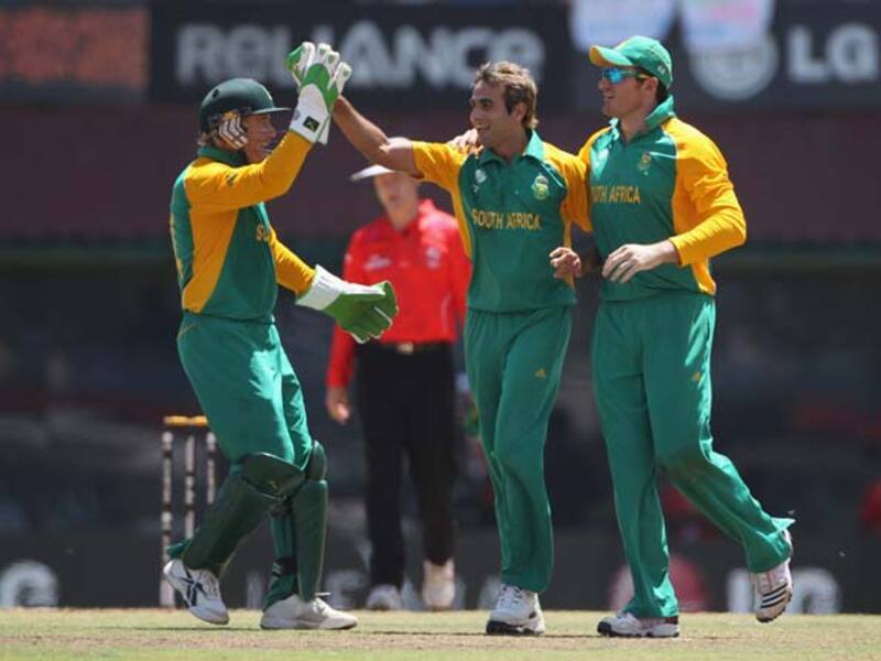 Tahir, Peterson bundle out England for 171