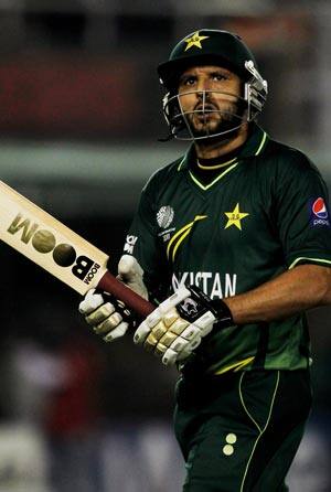 Shahid Afridi rallies Pakistan against Bangladesh in second ODI 