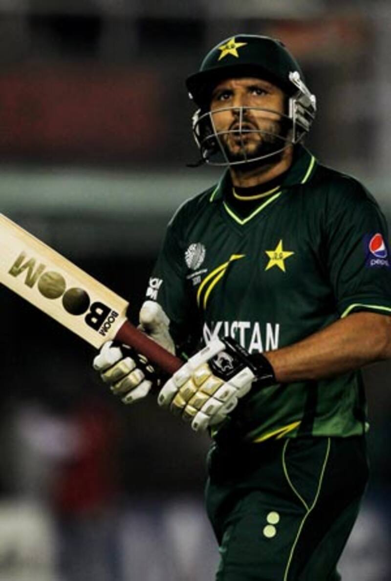 Shahid Afridi rallies Pakistan against Bangladesh in second ODI 