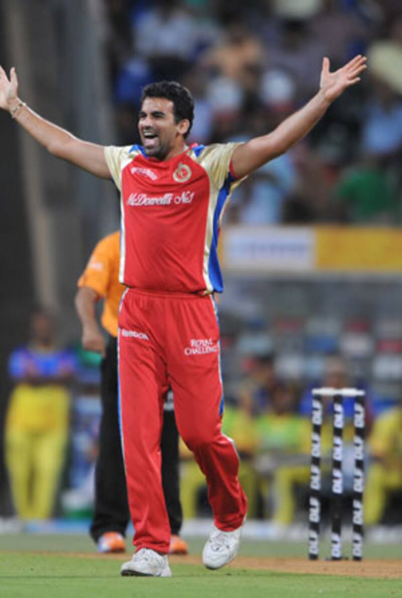 Zaheer Khan spotted shopping hand-in-hand with Ramona Arena