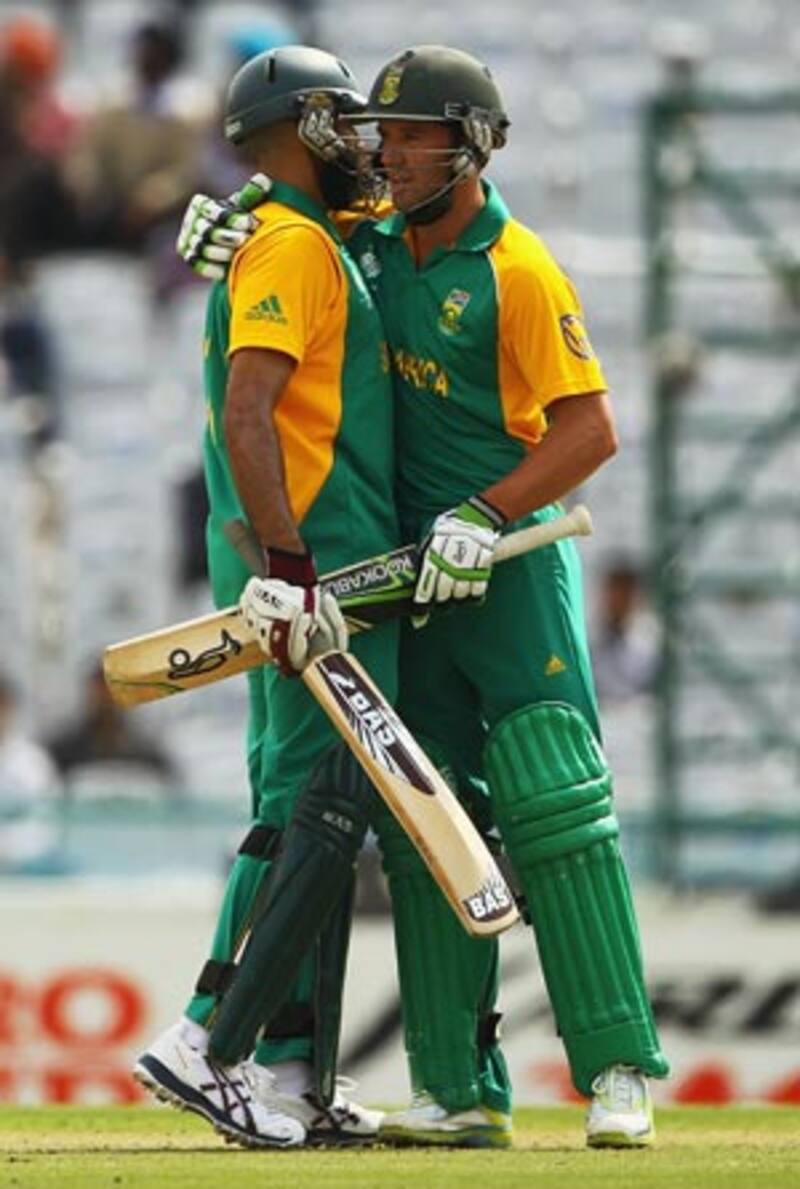 Amla, de Villiers centuries steer South Africa to 351