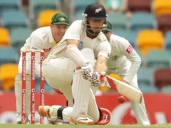 Hamstring injury rules out Daniel Vettori for one month 