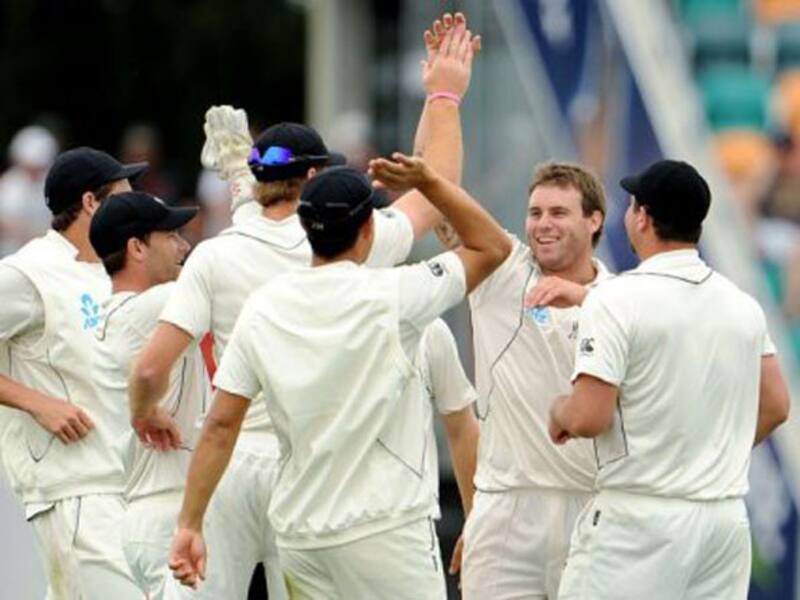 New Zealand fight back as Australian batting crumbles on day two