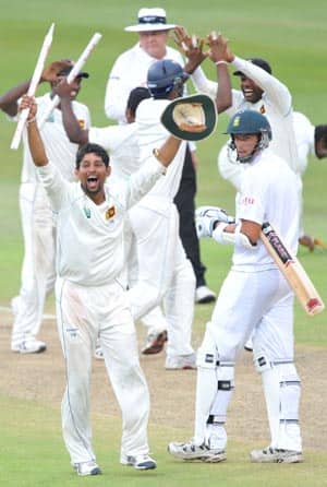 Rangana Herath's five-for guides Sri Lanka to a historic win