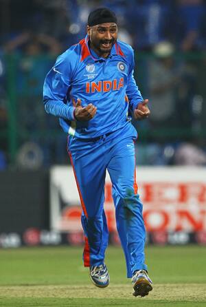 Harbhajan Singh defends Sachin Tendulkar Harbhajan Singh defends Sachin Tendulkar