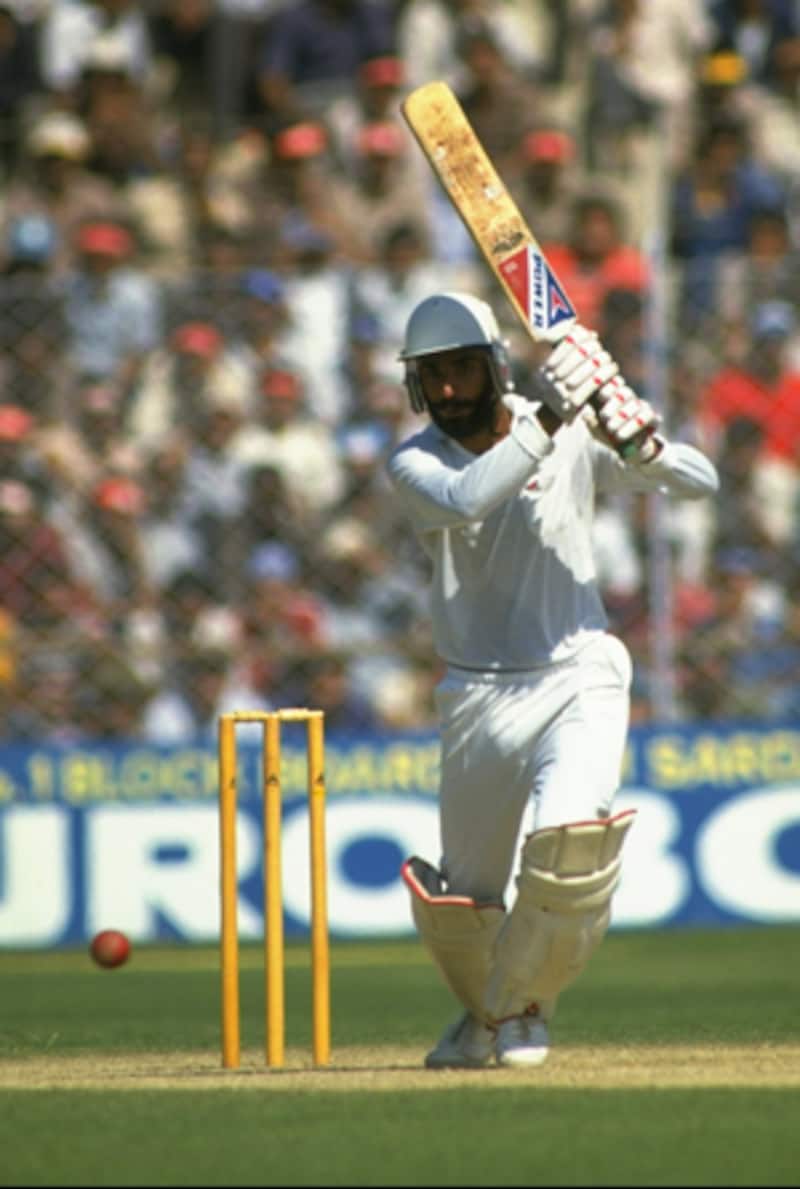 Navjot Sidhu goes balle, balle at Chinnaswamy Stadium 