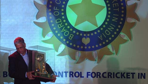 Mohinder Amarnath exits retired hurt, but head held high! Mohinder Amarnath exits retired hurt, but head held high!