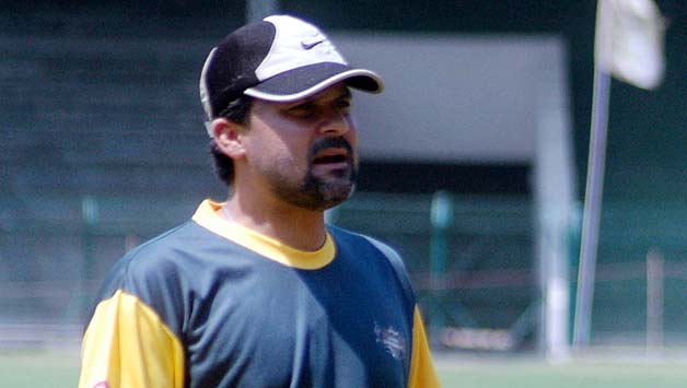 Shahid Afridi shouldn t retire: Moin Khan