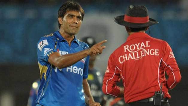 IPL 2012: Umpire error kicks up on-field drama during Deccan-Mumbai match IPL 2012: Umpire error kicks up on-field drama during Deccan-Mumbai match