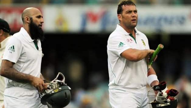 Hashim Amla (L) and Jacques Kallis Hashim Amla (L) and Jacques Kallis