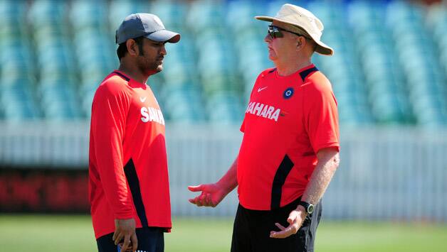 MS Dhoni (L) & Duncan Fletcher
