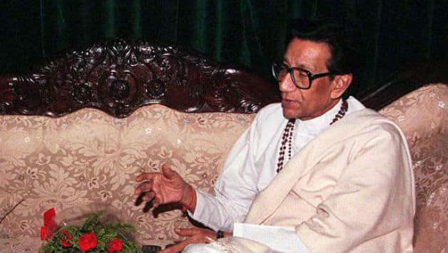 Schin Tendulkar visits Matoshree to condole death of Bal Thackeray Schin Tendulkar visits Matoshree to condole death of Bal Thackeray