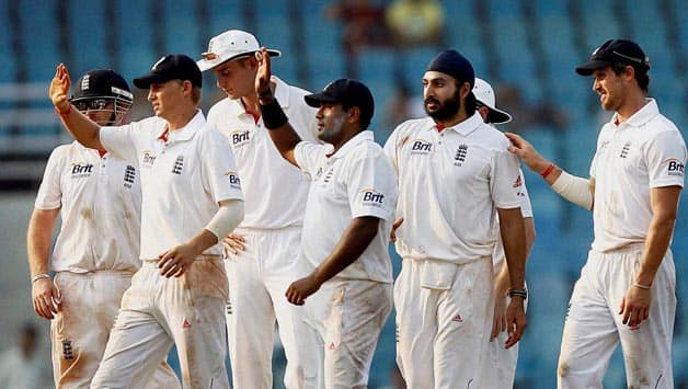 India lose three wickets as first Session belongs to England India lose three wickets as first Session belongs to England