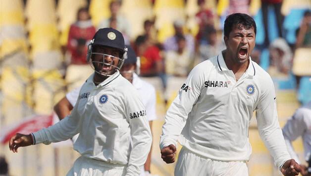 India vs England 2012 Live Cricket Score: England struggling against spin going into third session India vs England 2012 Live Cricket Score: England struggling against spin going into third session