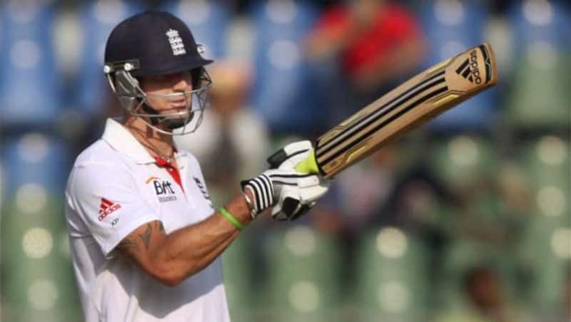 India vs England 2012 Live Cricket Score: England look to take lead after lunch on day three