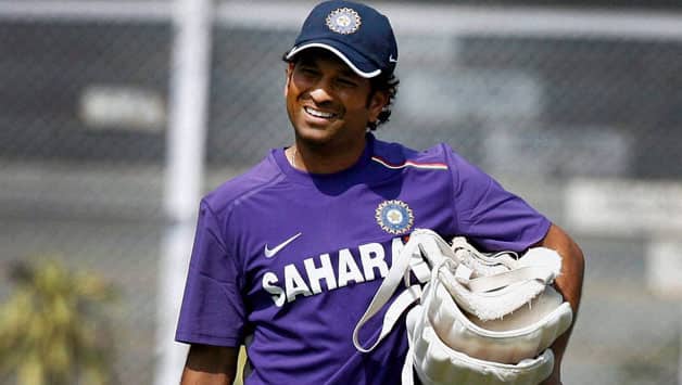 Sourav Ganguly encourages Sachin Tendulkar to score ton at Kolkata Sourav Ganguly encourages Sachin Tendulkar to score ton at Kolkata