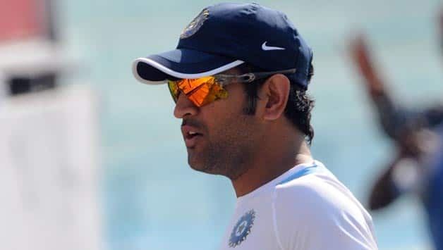 MS Dhoni s behaviour with Aleem Dar unacceptable : Former Pakistan captains MS Dhoni s behaviour with Aleem Dar unacceptable : Former Pakistan captains