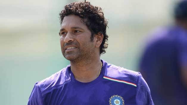 Sachin Tendulkar should continue playing, urges Vishwanathan Anand Sachin Tendulkar should continue playing, urges Vishwanathan Anand