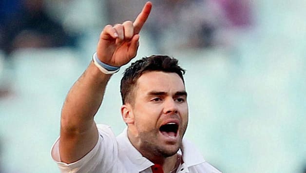 James Anderson bowls Virender Sehwag first over as India take Tea at 32/1